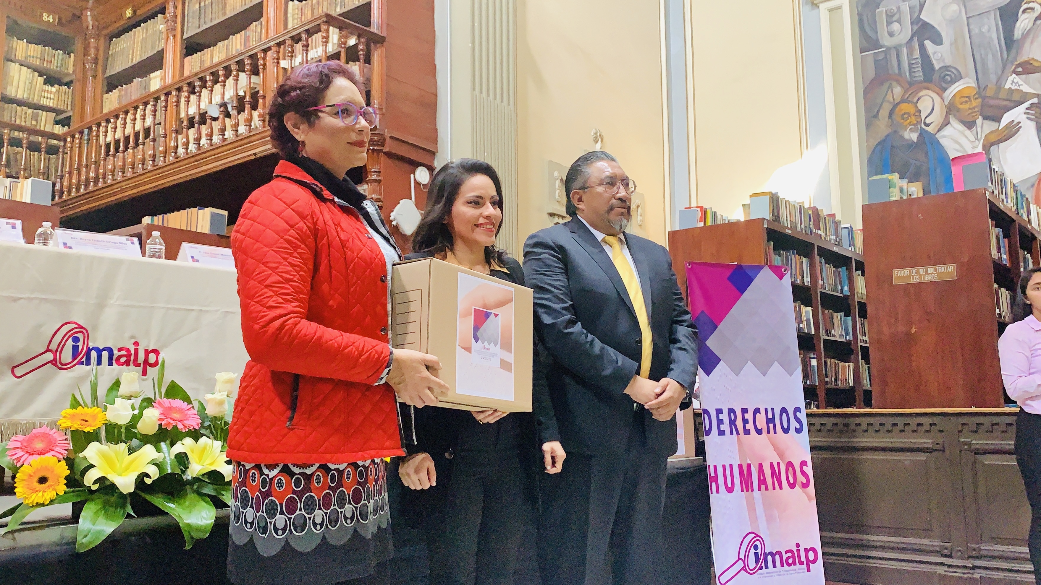 El Instituto Michoacano de Transparencia, Acceso a la Información y Protección de Datos Personales (IMAIP), donó cinco normativas en sistema de lectura Braille a diversas instituciones y asociaciones.